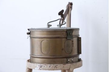 アンティーク雑貨　昭和レトロ　古いアイアン製アンティーク消毒ケース(2)