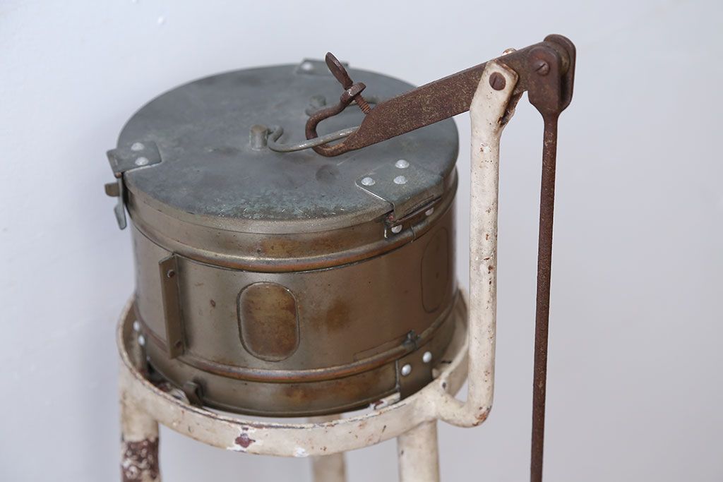 アンティーク雑貨　昭和レトロ　古いアイアン製アンティーク消毒ケース(2)