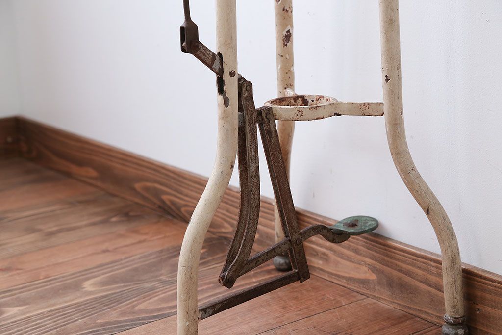 アンティーク雑貨　昭和レトロ　古いアイアン製アンティーク消毒ケース(2)