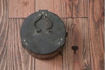 アンティーク雑貨　昭和レトロ　古いアイアン製アンティーク消毒ケース(2)