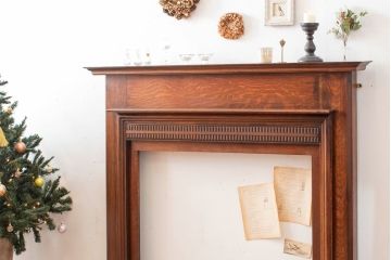アンティーク雑貨　イギリスアンティーク　古いオーク材のおしゃれなマントルピース