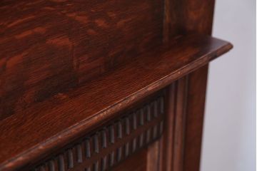 アンティーク雑貨　イギリスアンティーク　古いオーク材のおしゃれなマントルピース