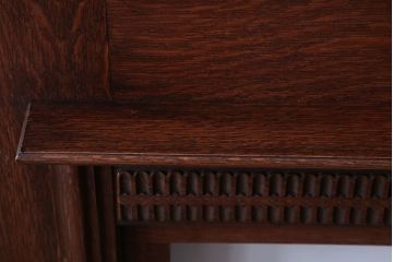 アンティーク雑貨　イギリスアンティーク　古いオーク材のおしゃれなマントルピース