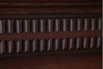 アンティーク雑貨　イギリスアンティーク　古いオーク材のおしゃれなマントルピース