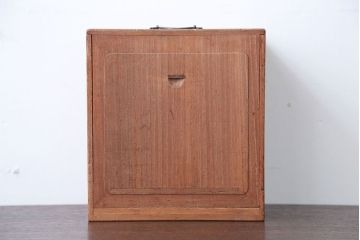 アンティーク家具　古民具・骨董　上手物!扉付きの高級な小引き出し
