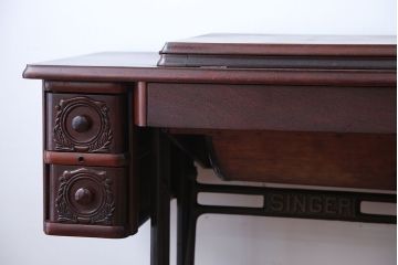 アンティーク雑貨　アンティーク　おしゃれなSINGER(シンガー)足踏みミシン(シンガーミシン)