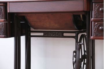 アンティーク雑貨　アンティーク　おしゃれなSINGER(シンガー)足踏みミシン(シンガーミシン)