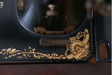アンティーク雑貨　アンティーク　おしゃれなSINGER(シンガー)足踏みミシン(シンガーミシン)