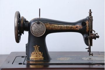 アンティーク雑貨　アンティーク　おしゃれなSINGER(シンガー)足踏みミシン(シンガーミシン)