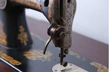 アンティーク雑貨　アンティーク　おしゃれなSINGER(シンガー)足踏みミシン(シンガーミシン)