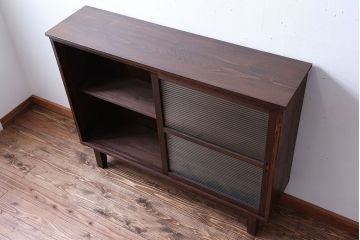 アンティーク家具　アンティーク　モールガラス引き戸の脚付き収納棚