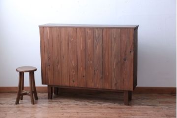 アンティーク家具　アンティーク　モールガラス引き戸の脚付き収納棚