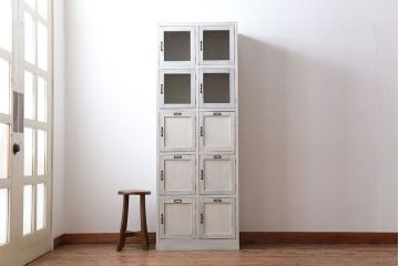 アンティーク家具　アンティークペイント　気泡ガラス入り!縦型マス目収納棚(ロッカー)