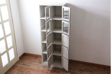 アンティーク家具　アンティークペイント　気泡ガラス入り!縦型マス目収納棚(ロッカー)