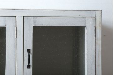 アンティーク家具　アンティークペイント　気泡ガラス入り!縦型マス目収納棚(ロッカー)