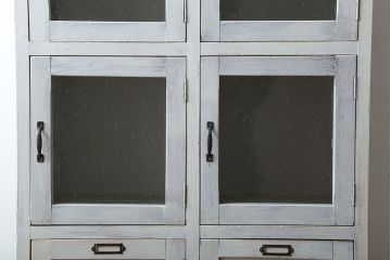 アンティーク家具　アンティークペイント　気泡ガラス入り!縦型マス目収納棚(ロッカー)
