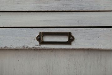 アンティーク家具　アンティークペイント　気泡ガラス入り!縦型マス目収納棚(ロッカー)