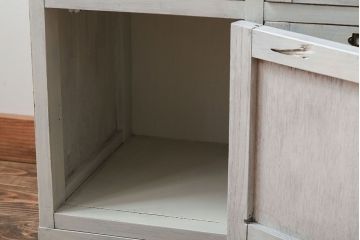 アンティーク家具　アンティークペイント　気泡ガラス入り!縦型マス目収納棚(ロッカー)