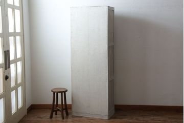 アンティーク家具　アンティークペイント　気泡ガラス入り!縦型マス目収納棚(ロッカー)