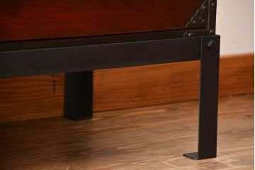 アンティーク家具　古民具・骨董　鉄脚付きアンティーク時代箪笥ローボード