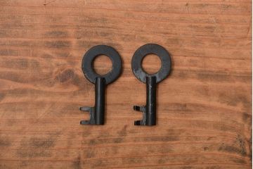 アンティーク家具　古民具・骨董　鉄脚付きアンティーク時代箪笥ローボード