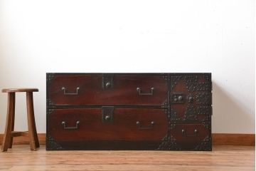 アンティーク家具　古民具・骨董　金具が立派なアンティーク時代箪笥ローボード