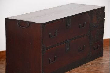 アンティーク家具　古民具・骨董　金具が立派なアンティーク時代箪笥ローボード