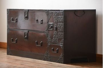 アンティーク家具　古民具・骨董　金具が立派なアンティーク時代箪笥ローボード