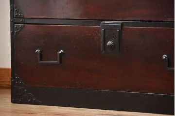 アンティーク家具　古民具・骨董　金具が立派なアンティーク時代箪笥ローボード