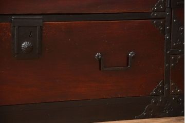 アンティーク家具　古民具・骨董　金具が立派なアンティーク時代箪笥ローボード