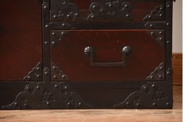 アンティーク家具　古民具・骨董　金具が立派なアンティーク時代箪笥ローボード