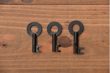 アンティーク家具　古民具・骨董　金具が立派なアンティーク時代箪笥ローボード