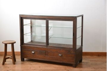 レトロ家具　昭和レトロ　古いナラ材の引き出し付きガラスケース