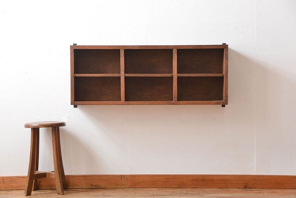 アンティーク家具　アンティーク　シンプルでナチュラルなマス目壁掛け飾り棚(1)