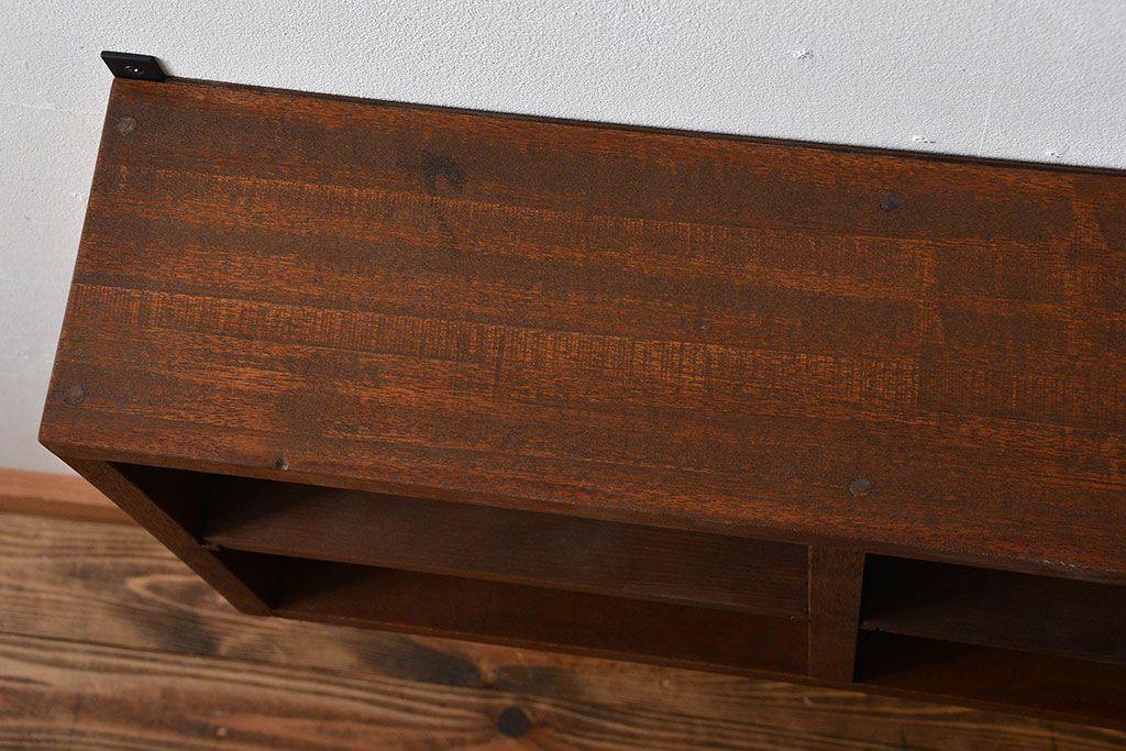 アンティーク家具　アンティーク　シンプルでナチュラルなマス目壁掛け飾り棚(1)