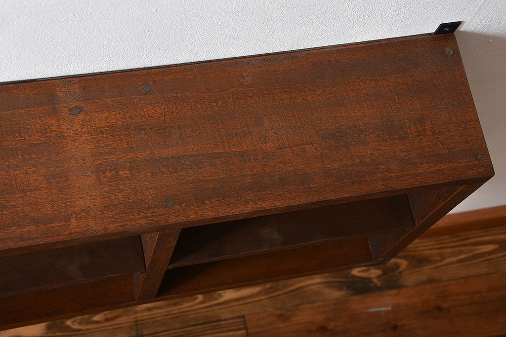 アンティーク家具　アンティーク　シンプルでナチュラルなマス目壁掛け飾り棚(1)