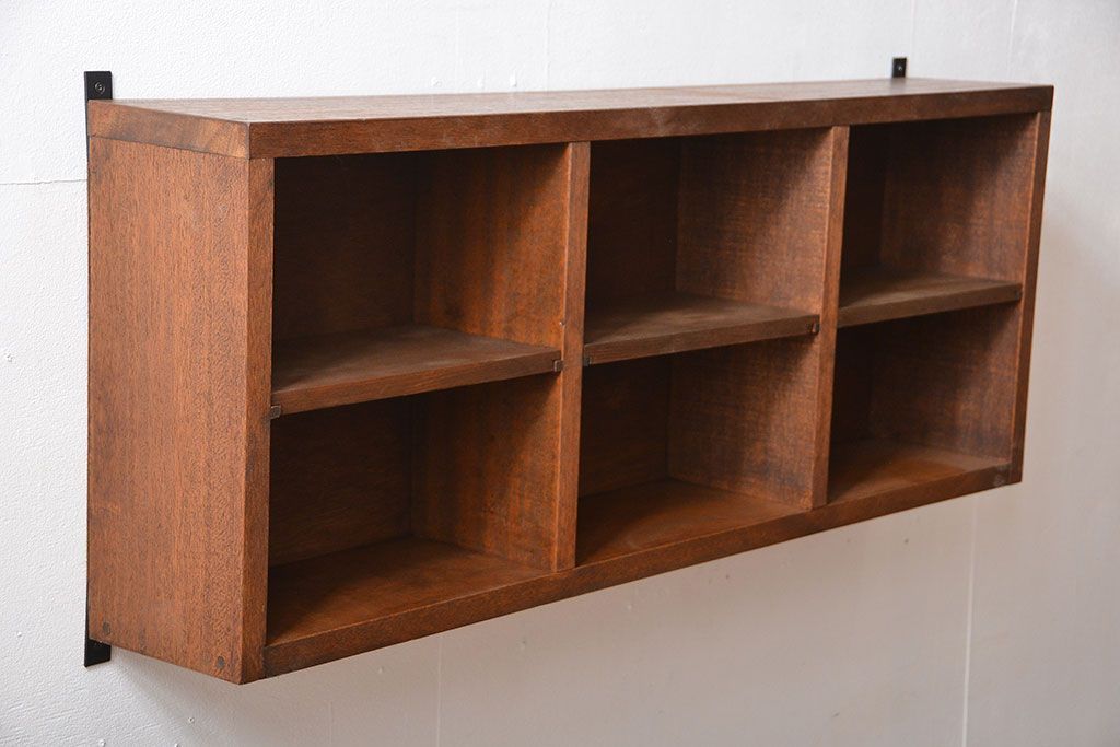 アンティーク家具　アンティーク　シンプルでナチュラルなマス目壁掛け飾り棚(1)