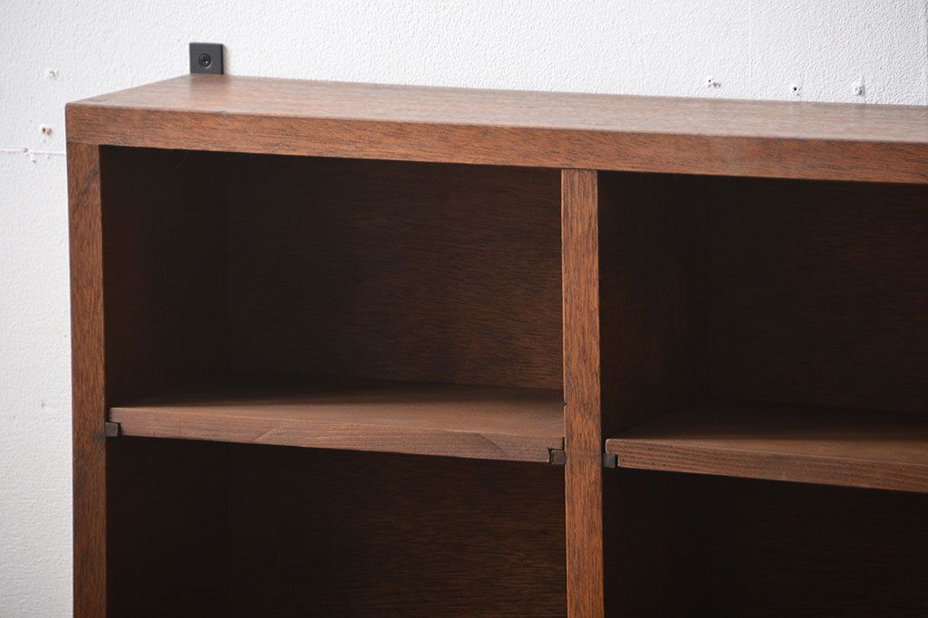 アンティーク家具　アンティーク　シンプルでナチュラルなマス目壁掛け飾り棚(1)