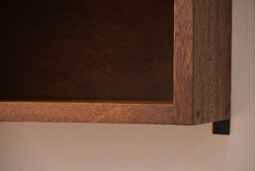 アンティーク家具　アンティーク　シンプルでナチュラルなマス目壁掛け飾り棚(1)