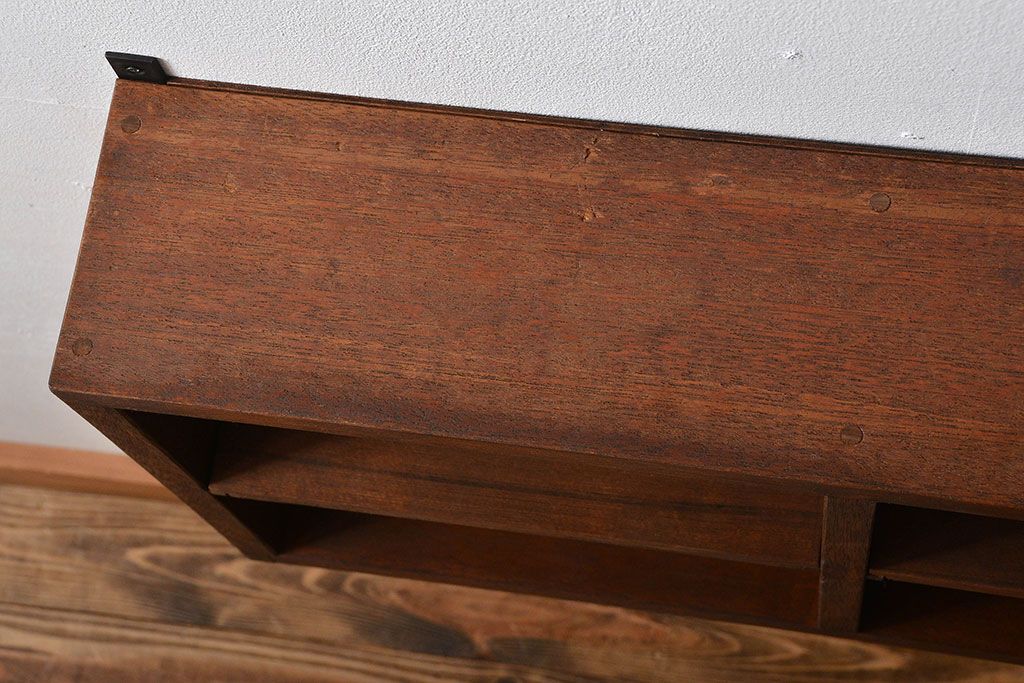 アンティーク家具　アンティーク　シンプルでナチュラルなマス目壁掛け飾り棚(2)