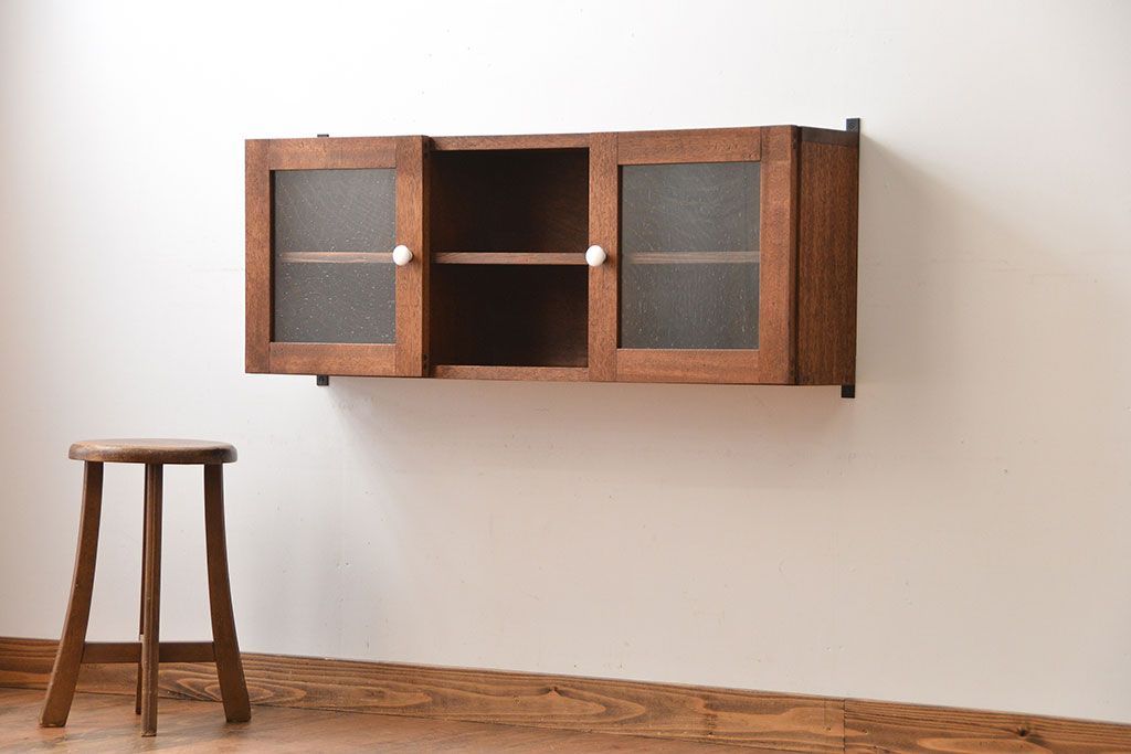 アンティーク家具　アンティーク　気泡ガラス入り!古い木製のお洒落な壁掛けキャビネット