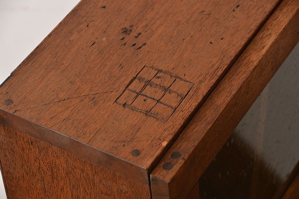 アンティーク家具　アンティーク　気泡ガラス入り!古い木製のお洒落な壁掛けキャビネット