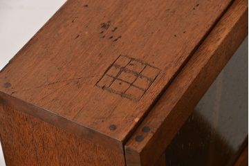 アンティーク家具　アンティーク　気泡ガラス入り!古い木製のお洒落な壁掛けキャビネット