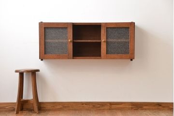 アンティーク家具　アンティーク　プレスガラス入り!古い木製のお洒落な壁掛けキャビネット