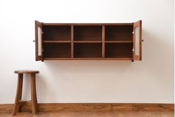 アンティーク家具　アンティーク　プレスガラス入り!古い木製のお洒落な壁掛けキャビネット
