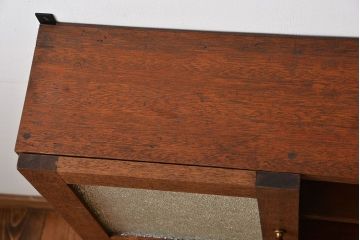 アンティーク家具　アンティーク　プレスガラス入り!古い木製のお洒落な壁掛けキャビネット