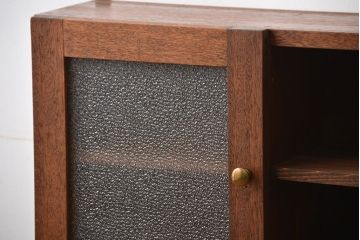 アンティーク家具　アンティーク　プレスガラス入り!古い木製のお洒落な壁掛けキャビネット