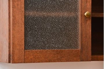 アンティーク家具　アンティーク　プレスガラス入り!古い木製のお洒落な壁掛けキャビネット