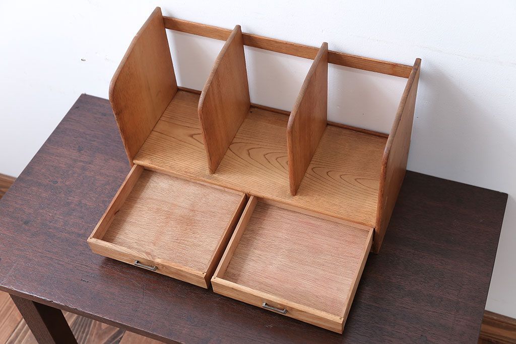 レトロ家具　昭和レトロ　古い木の小さな引き出し付き本立て