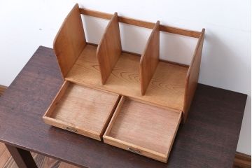 レトロ家具　昭和レトロ　古い木の小さな引き出し付き本立て